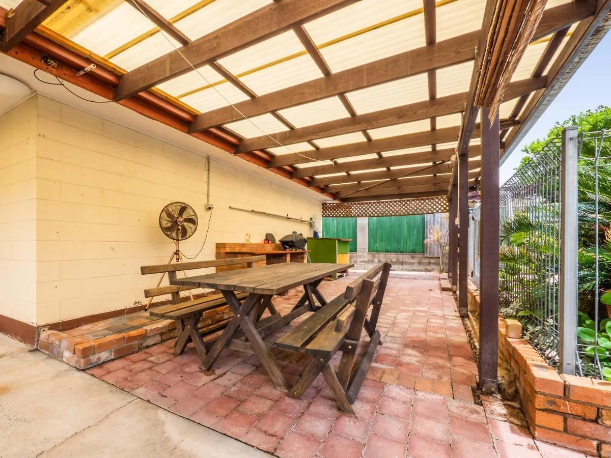 Croydon Ave 50 Currimundi Villa Kawana Waters
